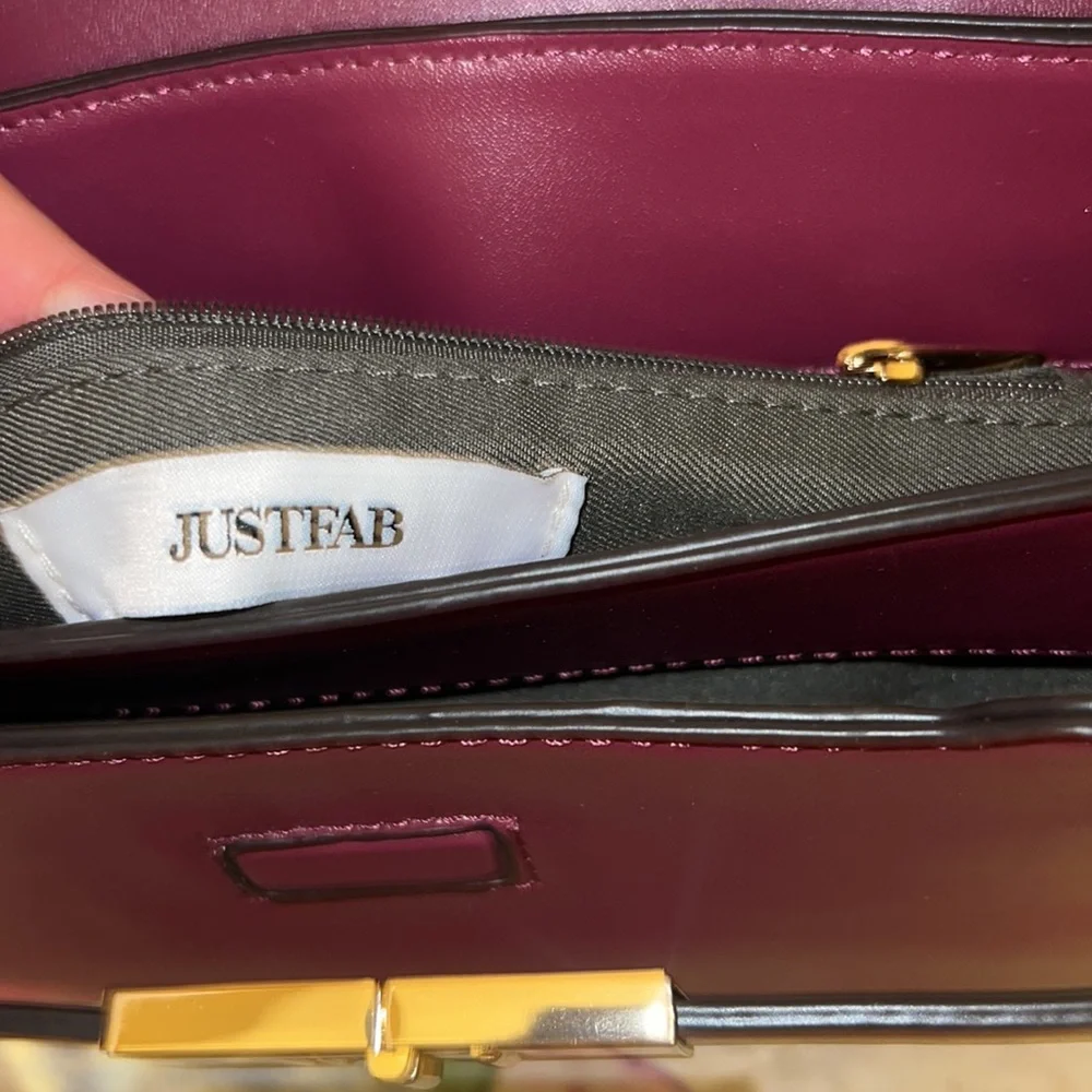New burgundy maroon red handbag with straps - Picture 5 of 9